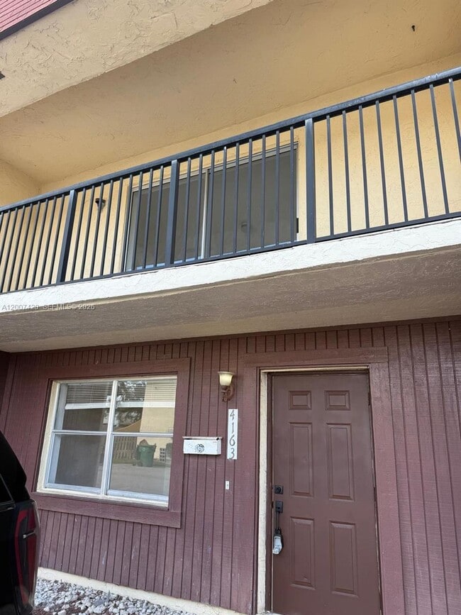 Building Photo - 4163 SW 66th Terrace