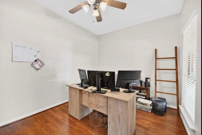 Foto del edificio - 15226 Olmstead Park Dr