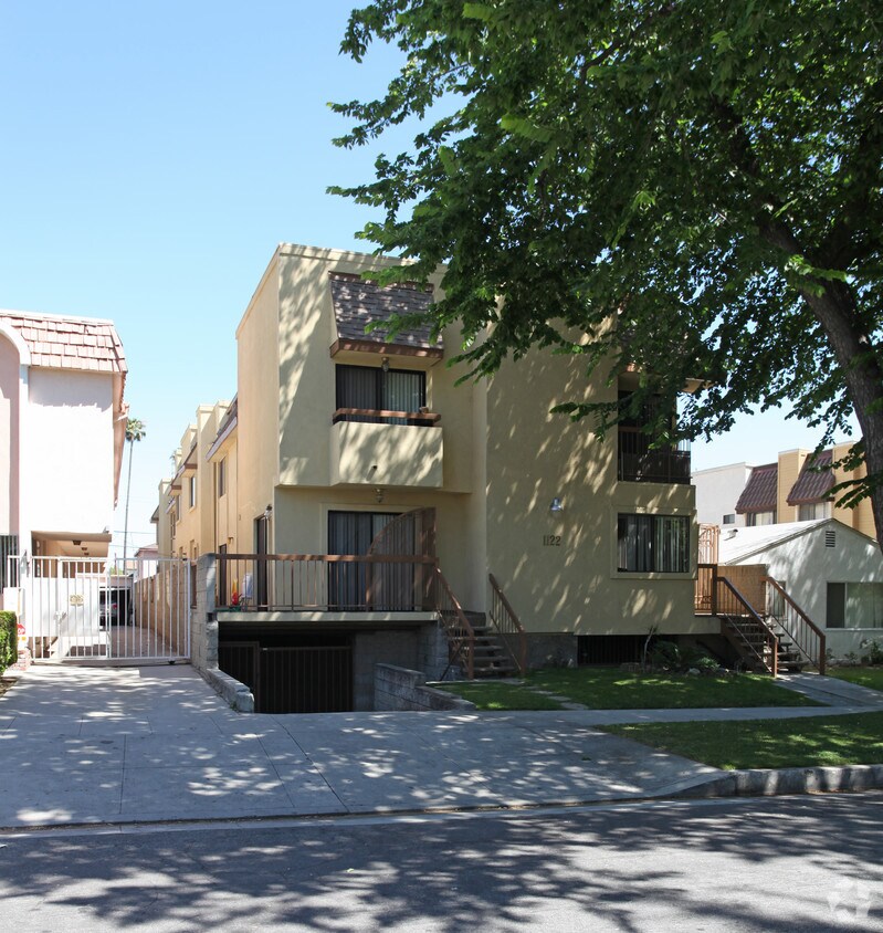 Primary Photo - 1122 Elm Ave