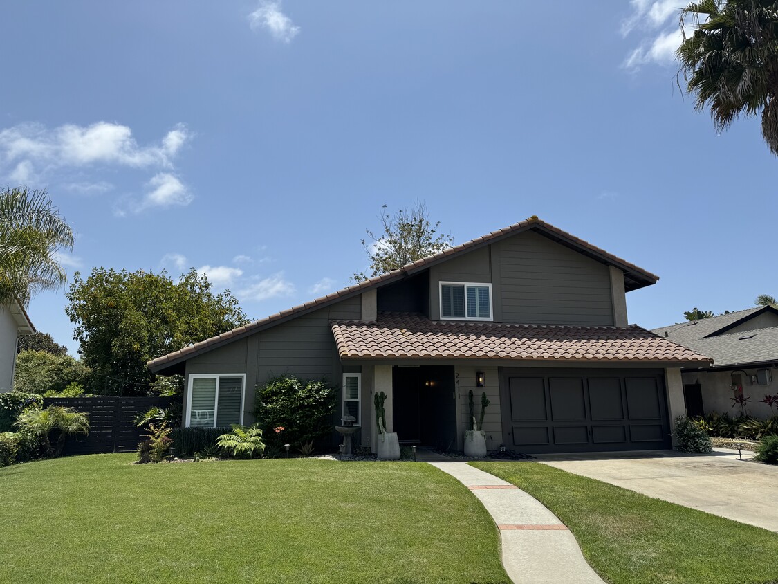 Primary Photo - 2411 El Bosque Ave