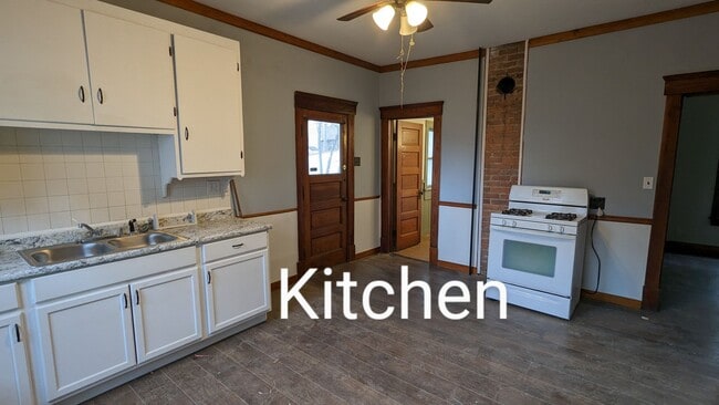 Building Photo - 3-Bedroom Duplex