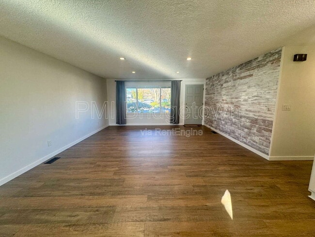 Foto del edificio - 670 NE 22nd St