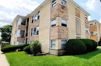 Building Photo - 6801 W Montrose Ave