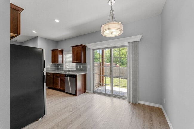 Building Photo - 1/2 OFF 1ST MONTHS RENT!!! NEW LUXURY 3 BE...