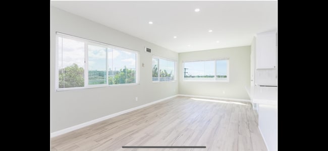 Foto del edificio - Modern Open Concept in Heart of SD. Never ...