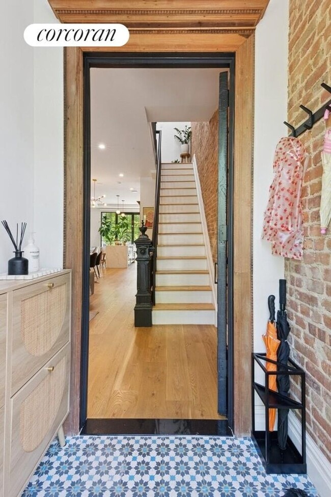 Building Photo - 938 Putnam Ave
