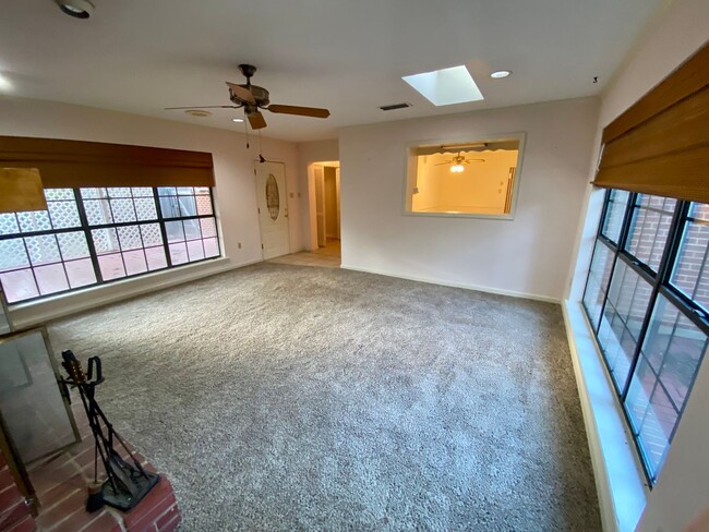 Foto del edificio - ** Charming 3/2.5 in the Broadmoor/South H...