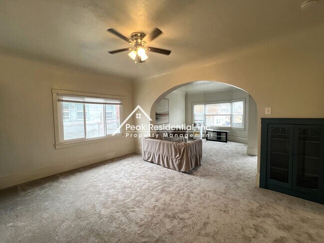 Foto del edificio - Charming 3bd/1ba Midtown Apartment-Must See!
