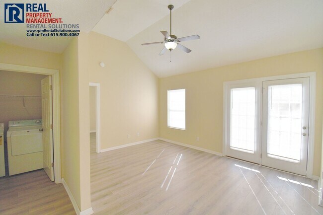 Foto del edificio - Wonderful 3 bedroom 3 bath home with HUGE bonus room! Washer/dryer included and attached garage!
