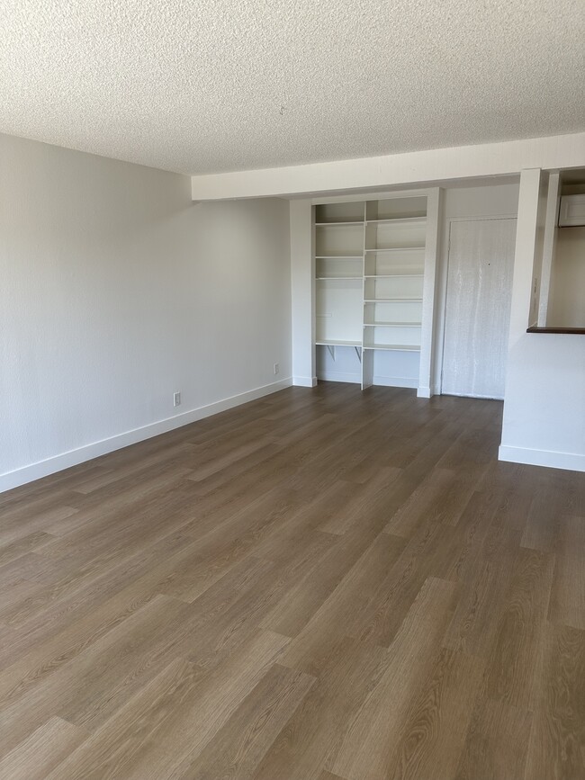 Foto del edificio - 21801 Roscoe Blvd