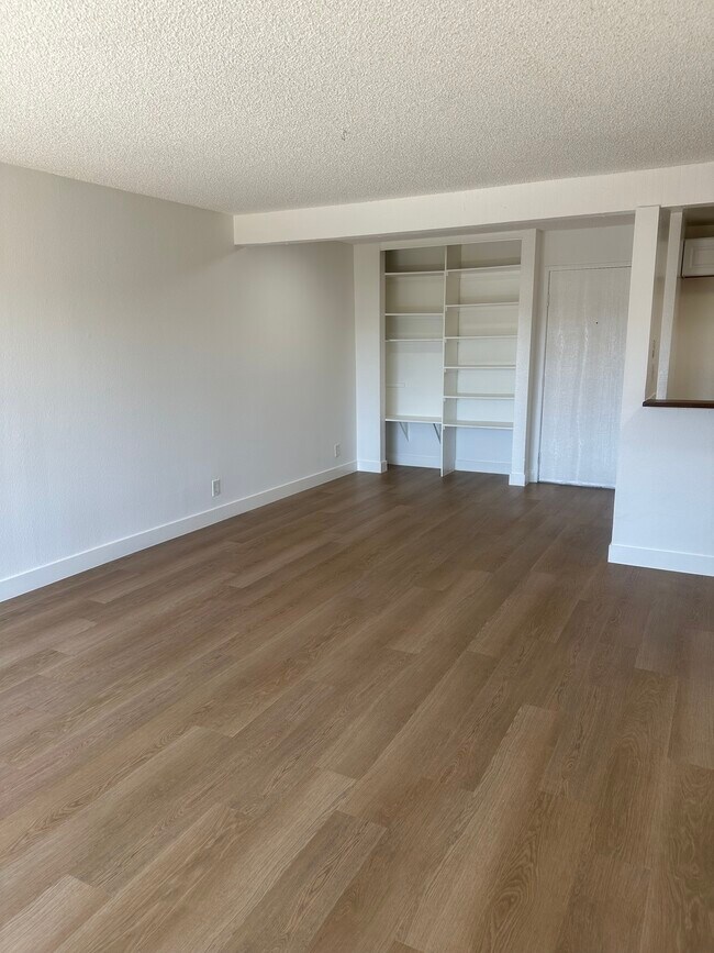 Building Photo - 21801 Roscoe Blvd