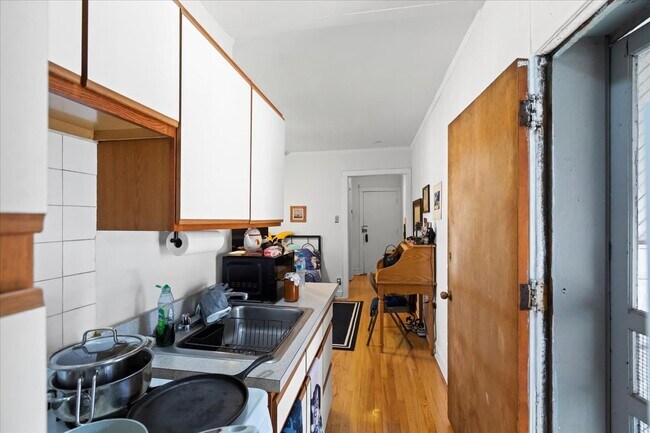 Foto del edificio - 656 W Oakdale Ave