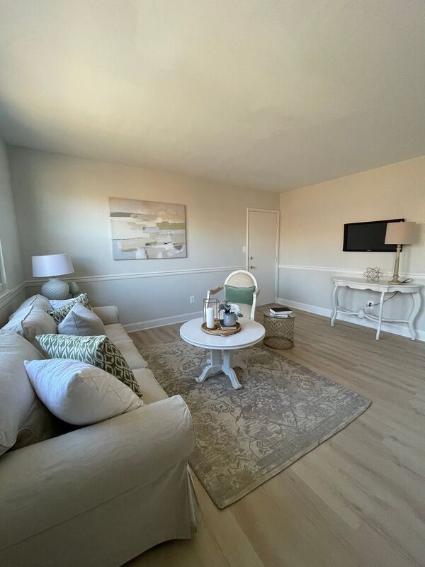 Foto del edificio - 4406 Falls Bridge Dr