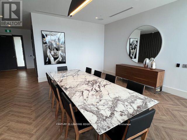 Photo du bâtiment - 2545-2545 Simcoe St N