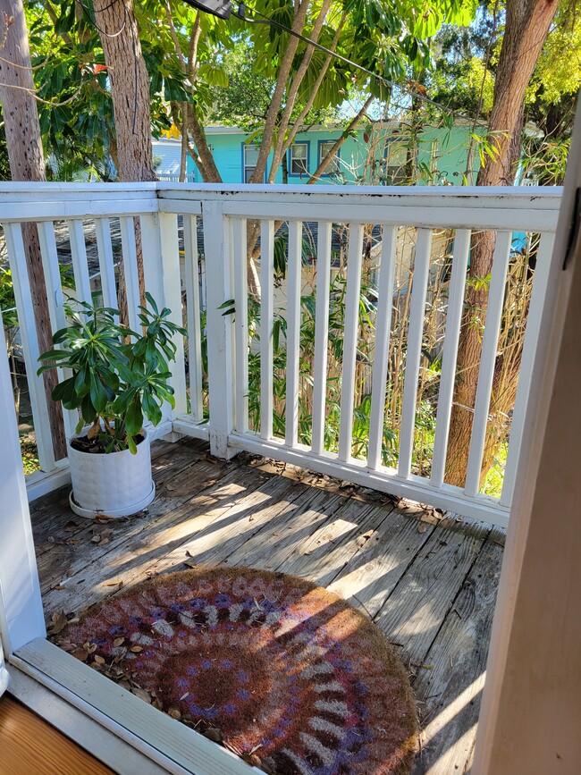 Personal balcony - 701 Bay Ave