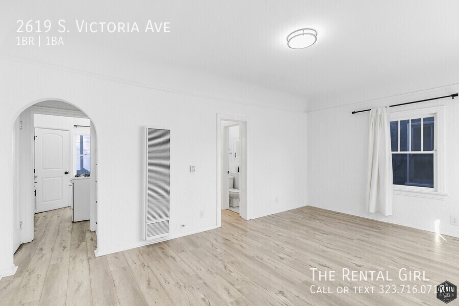 Foto principal - Charming 1BR/1BA Upper Unit Retreat—Move-I...