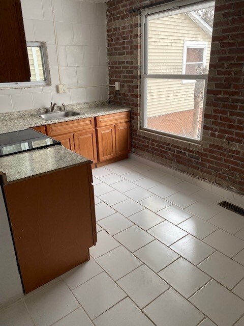 Building Photo - 30 Noxon St