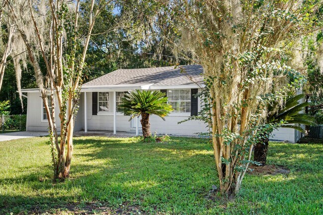 Building Photo - JUST REDUCED!!!  BEAUTIFUL 4/2 1432 Sq. Ft...