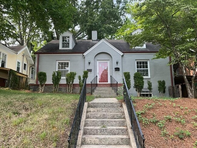 Building Photo - 1203 W Friendly Ave