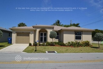 Building Photo - 2401 NE 15th Ave