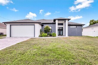 Building Photo - 502 SW 25th Pl