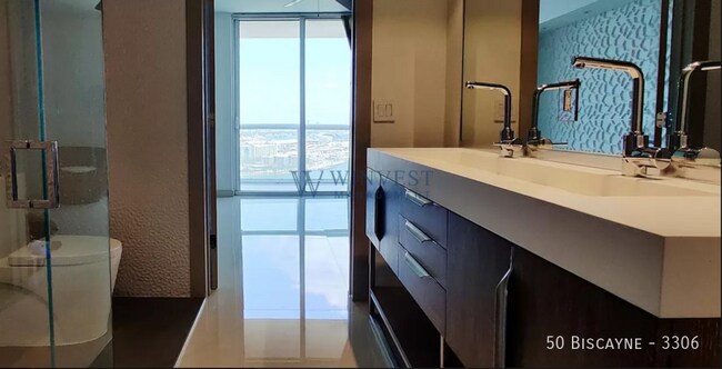 Building Photo - 50 Biscayne-3306