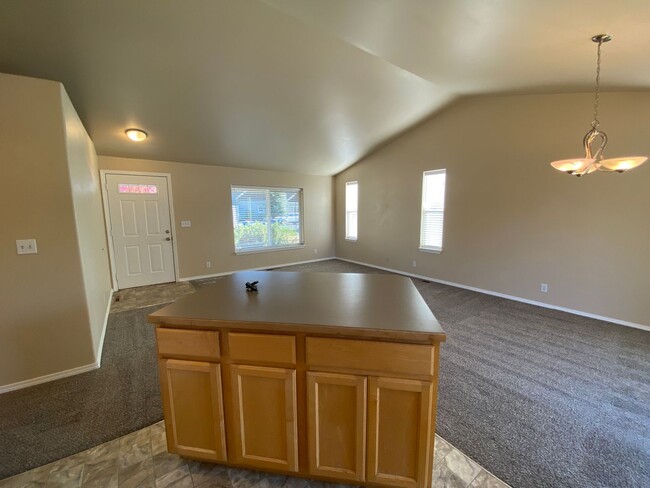Foto del edificio - Beautiful Single-Level Home in Desirable NE Bend Community