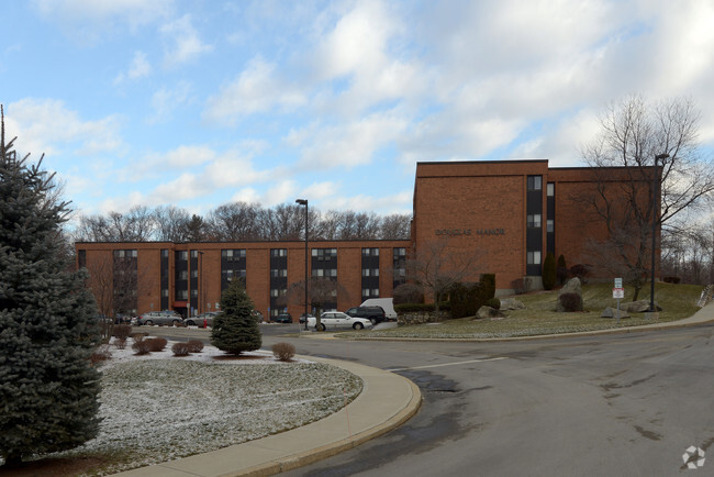 Building Photo - Douglas Manor Apartments