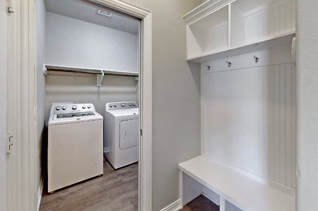 Building Photo - 6346 Spartan Dr