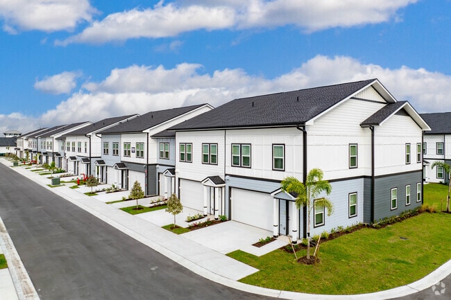 Building Photo - Novo Gateway | Apartments and Townhomes