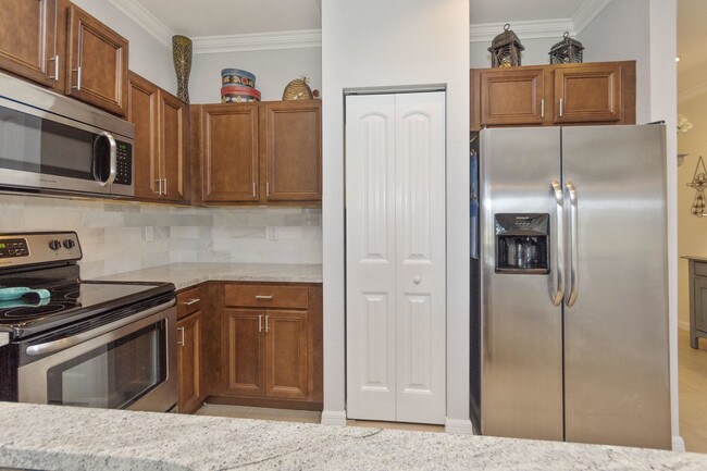 Building Photo - 1127  Vermilion Drive