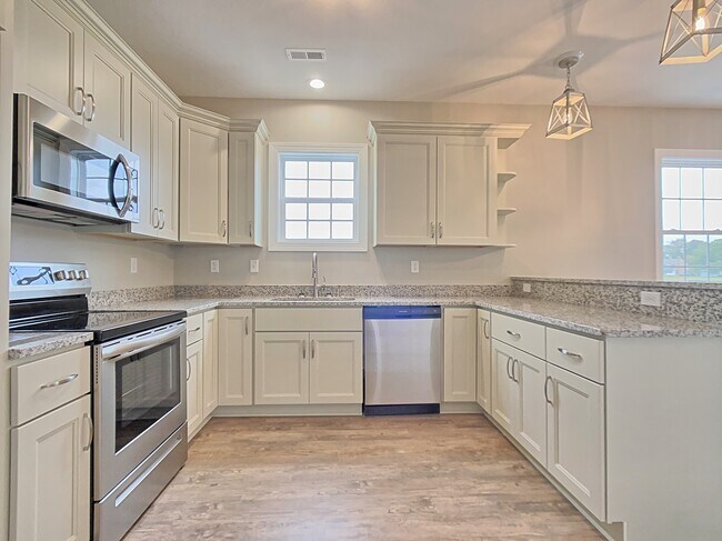 Building Photo - 602 Princess Anne Cir