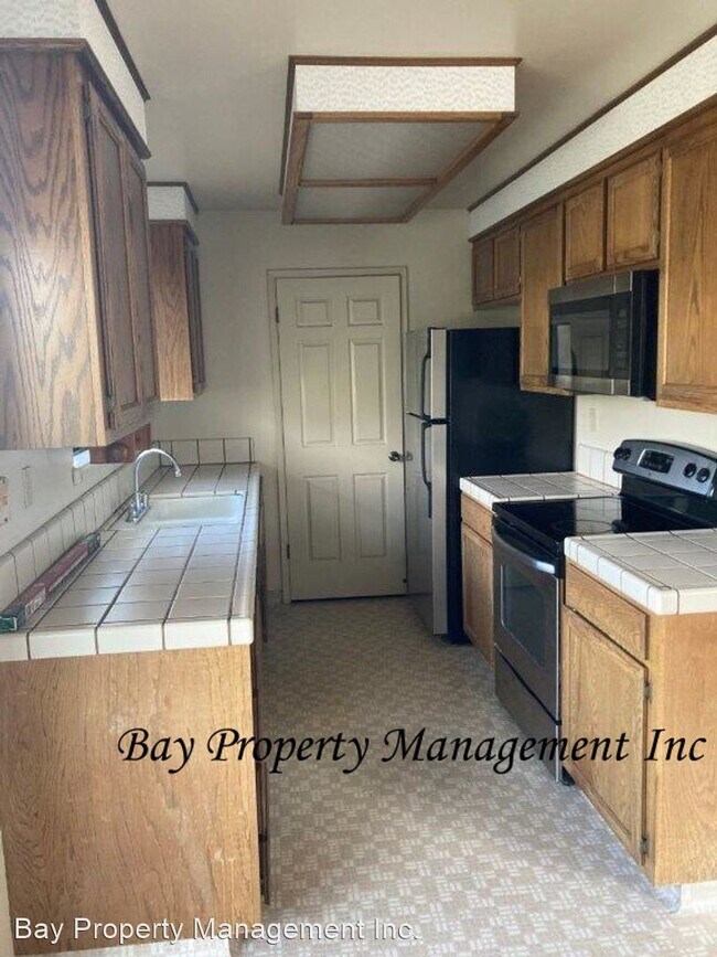 Building Photo - 1 br, 1 bath House - 1053 Riker St. #7