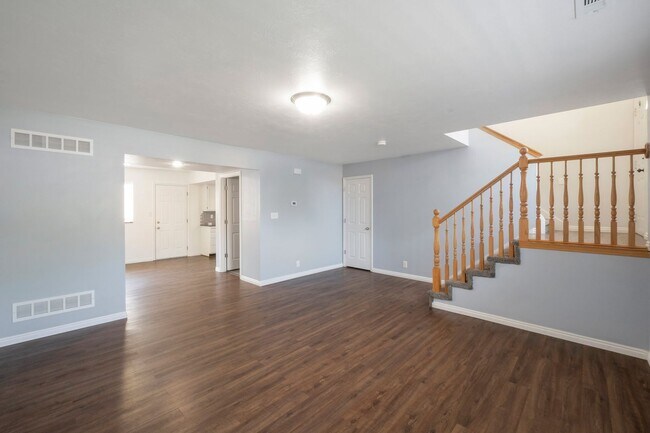 Foto del edificio - 1623-1623 W 800 N St
