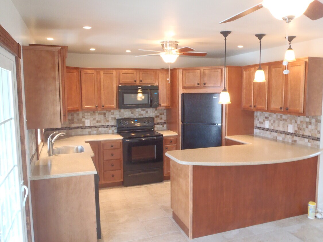 Foto principal - 176 Perry Rd