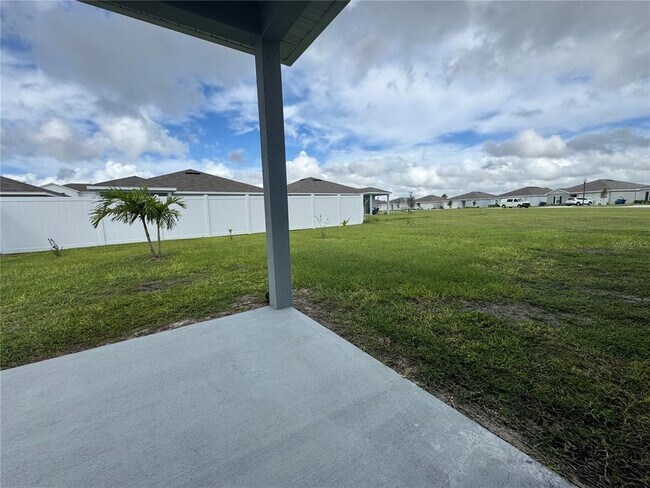 Foto del edificio - 1353 Tank Trl