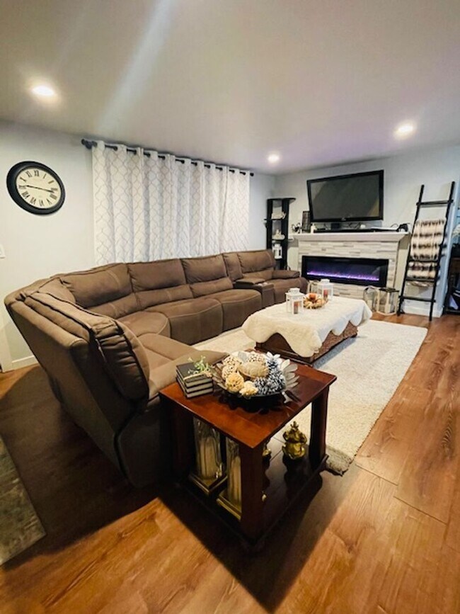 Building Photo - Beautifully Remodeled Rambler in Maple Valley
