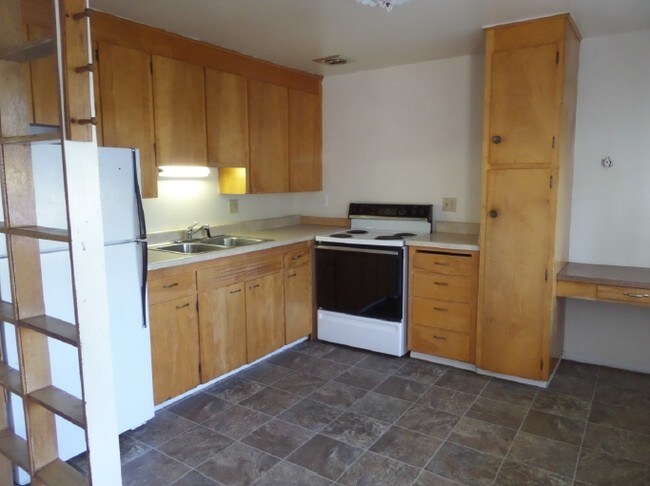 Kitchen - Eastwood Apartments