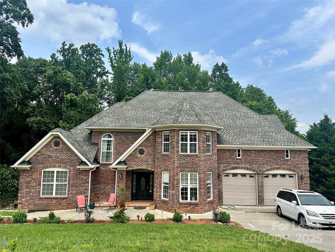 Primary Photo - 8639 Willhill Rd