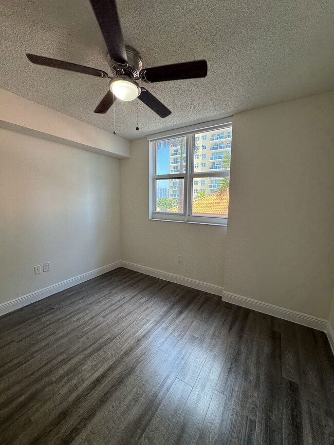 Foto del edificio - 17000 N Bay Rd