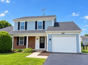 Building Photo - 800 Stanford Ln