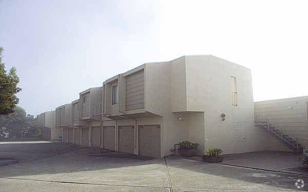 Primary Photo - 130-140 Gardenside Dr