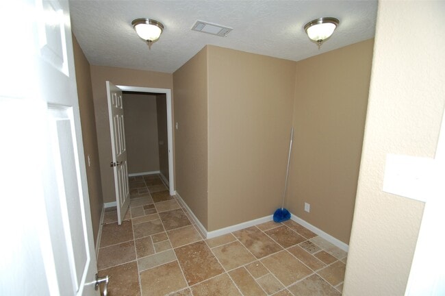 Foto del edificio - 3110 Brookhurst Ln