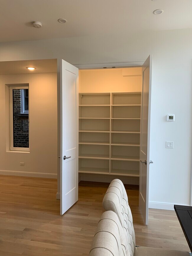 Foto del edificio - 1423 Catalpa W Ave