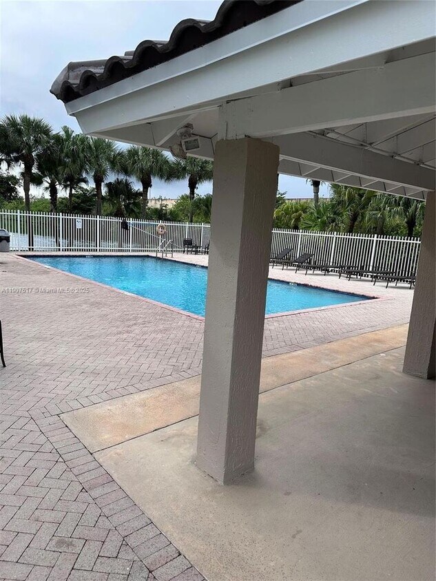 Foto principal - 10577 NW 56th Pl