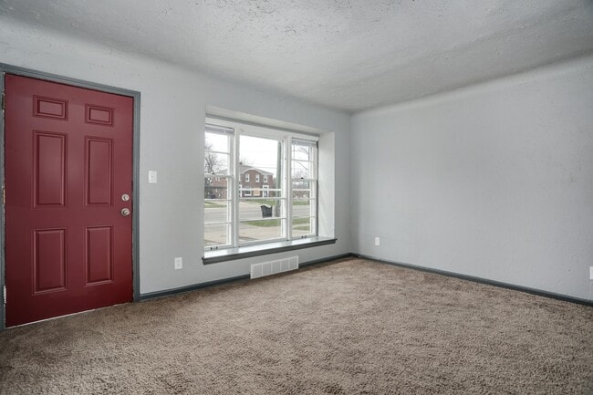 Building Photo - 18492 Greenfield Rd