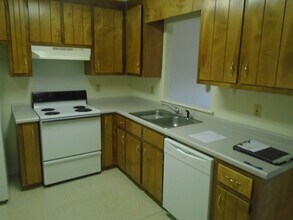 Building Photo - 111 Hunter's Run Rd