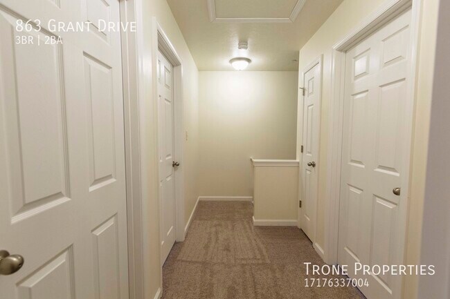 Foto del edificio - 863 Grant Drive