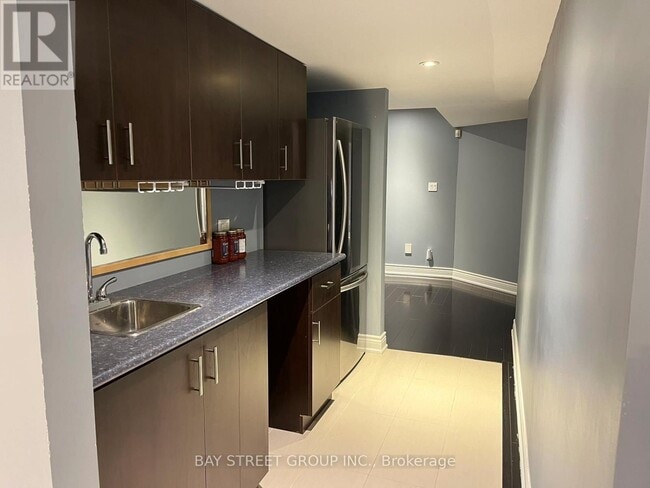 Building Photo - 8 Dovetail Dr