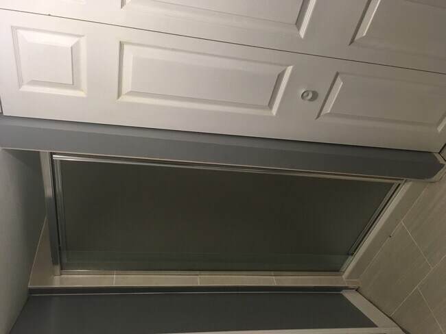 Foto del edificio - 393 Wellington Ave